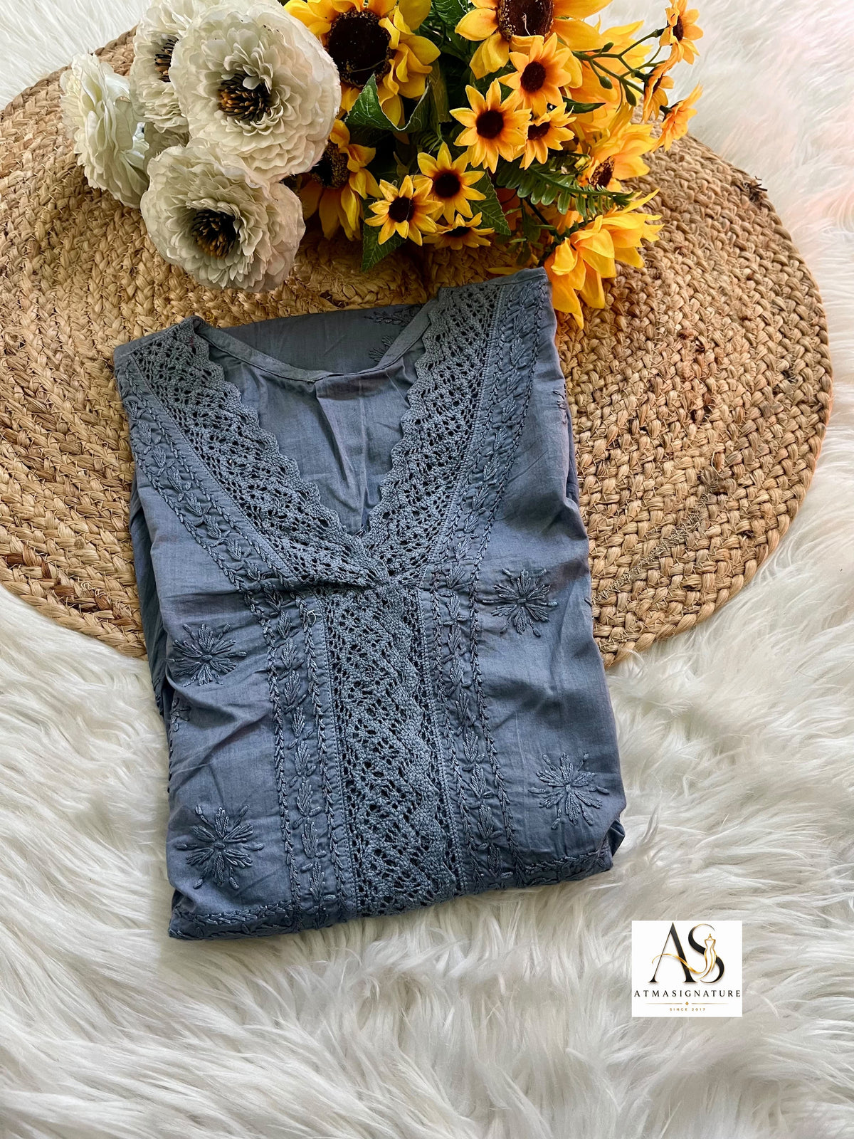 ✨Dhaaga Chikankari Short Top ✨