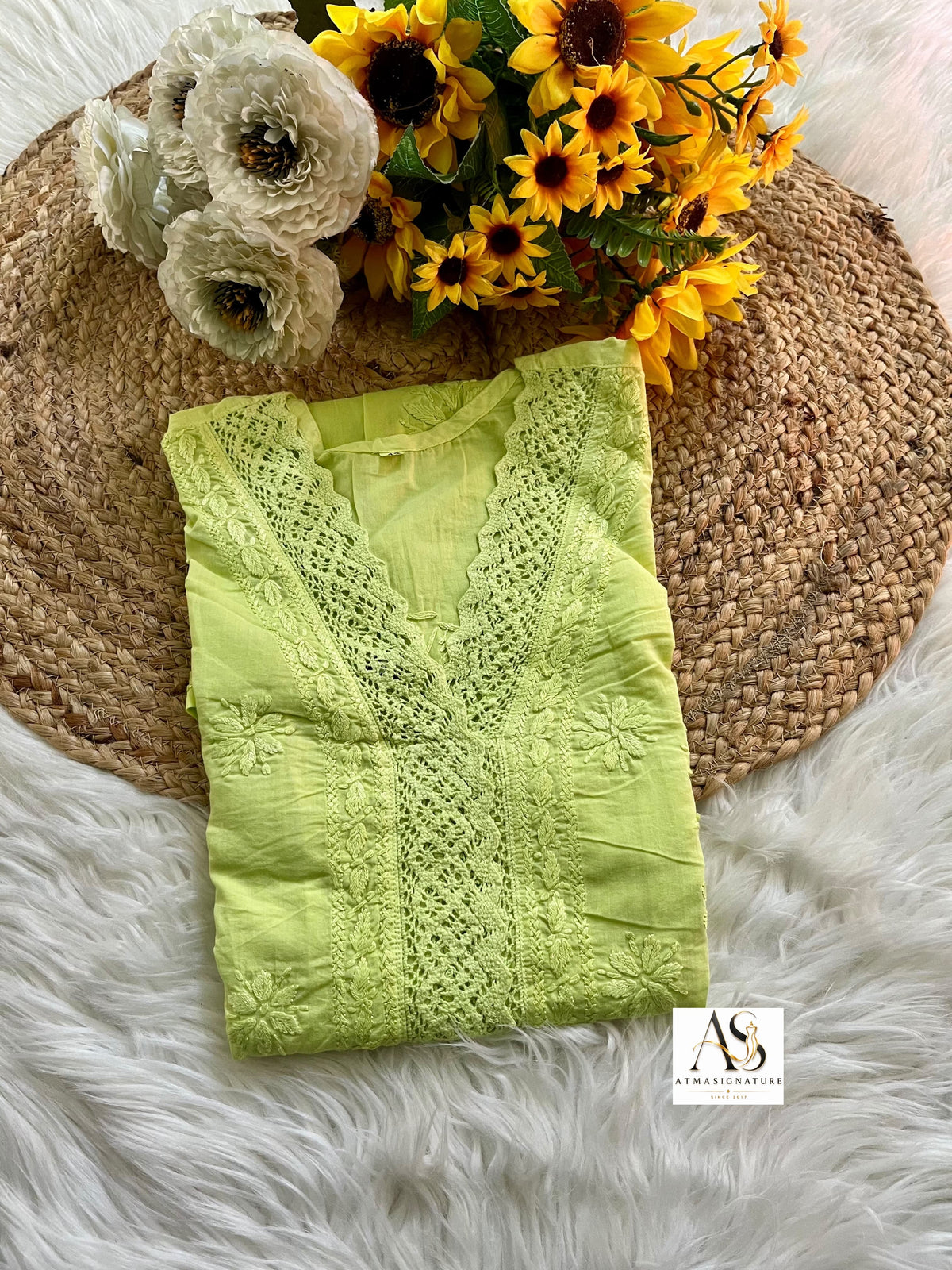 ✨Dhaaga Chikankari Short Top ✨