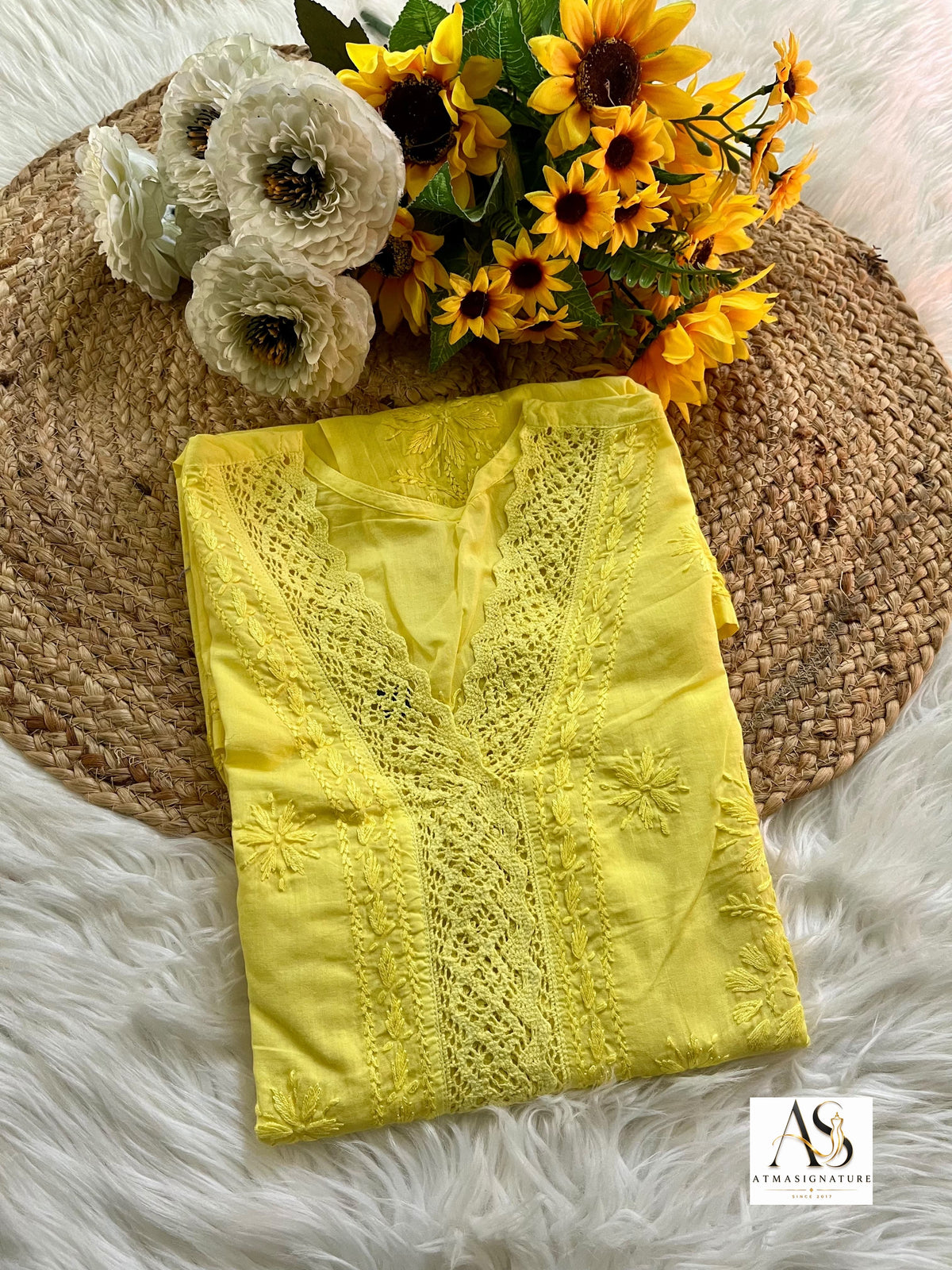 ✨Dhaaga Chikankari Short Top ✨