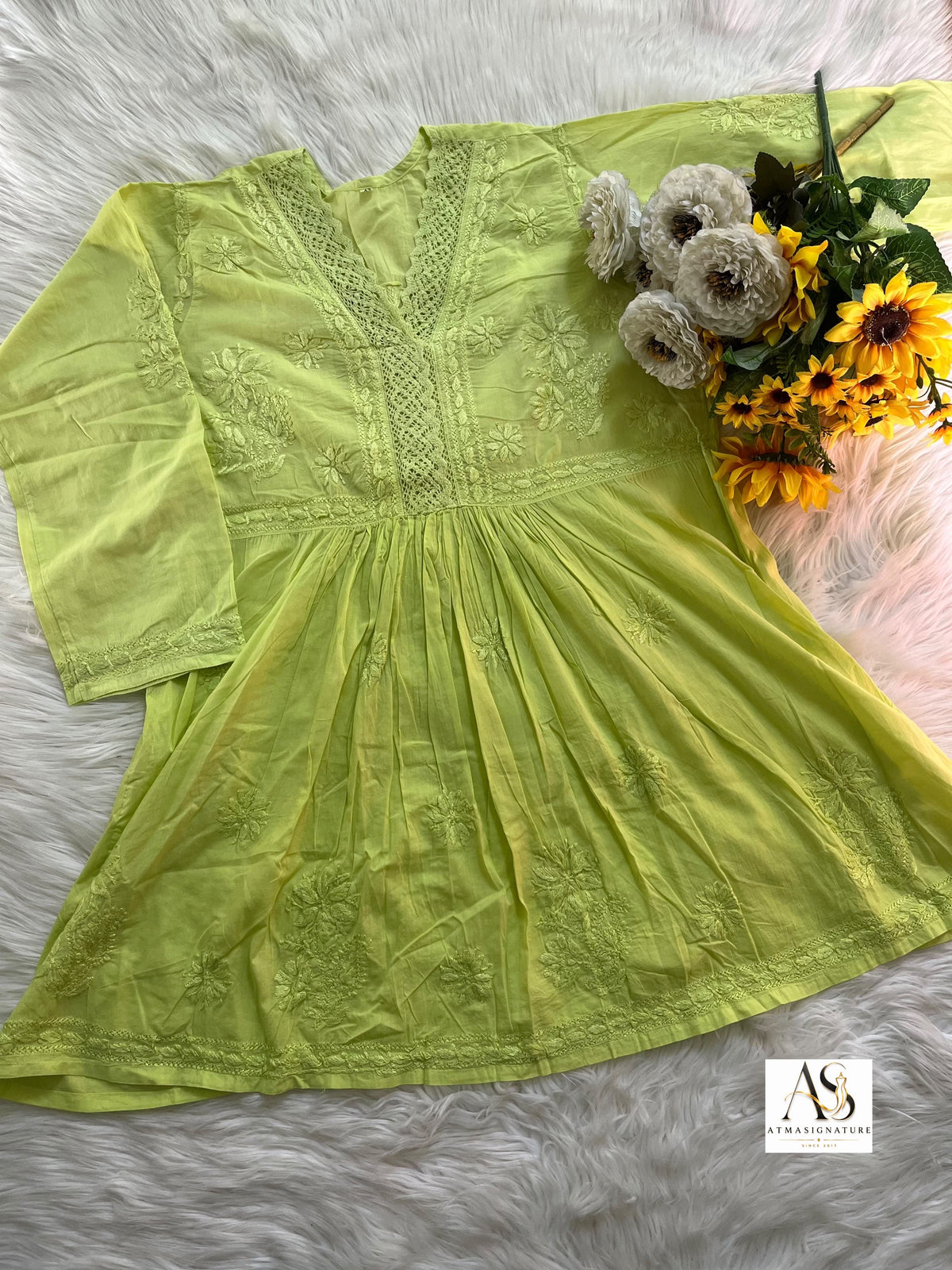 ✨Dhaaga Chikankari Short Top ✨