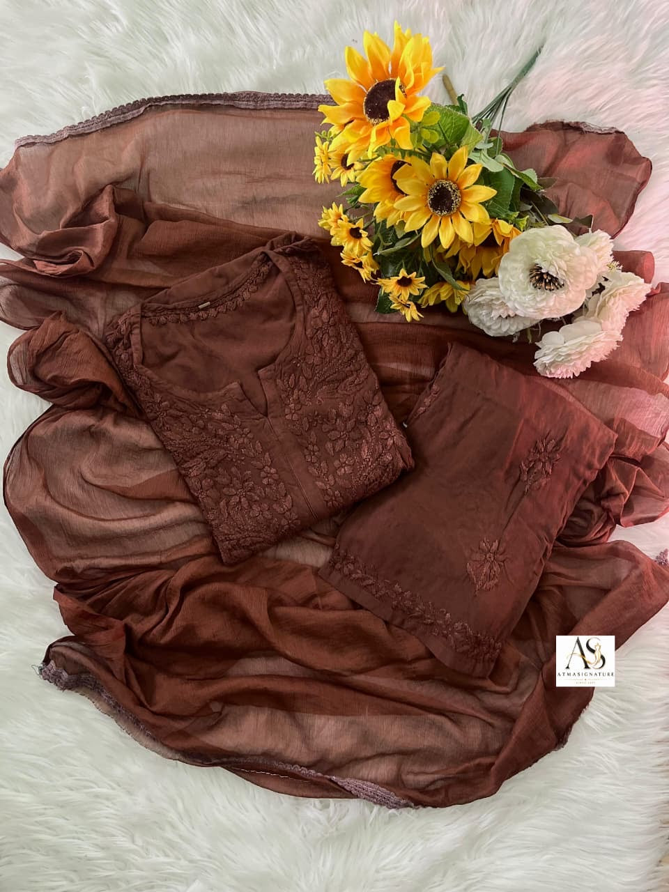 Tara Chikankari Suit Set